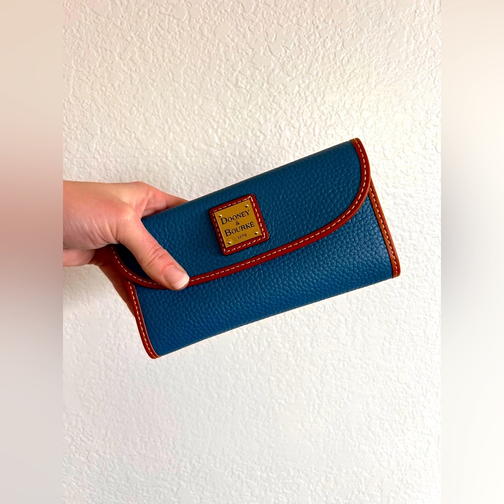 NWT Dooney & Bourke Blue Continental Pebble Grain Clutch Wallet